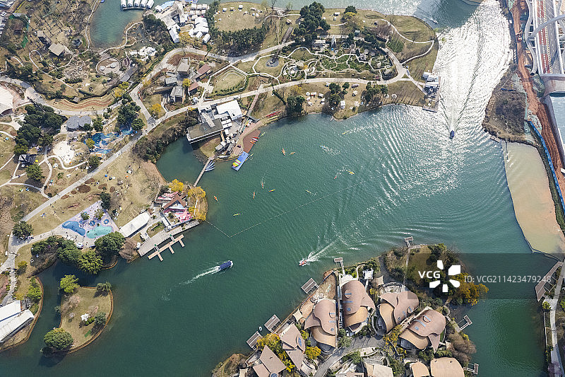 俯瞰成都天府新区麓湖国际社区和公园图片素材