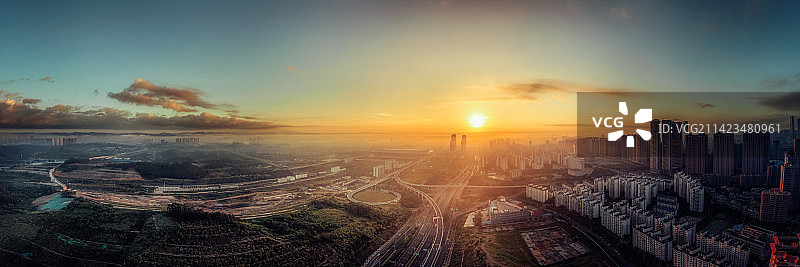 旭日（南宁火车东站与凤岭北立交）图片素材