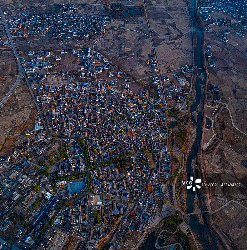 云南大理 沙溪古镇夜景航拍 沙溪坝子 茶马古道 冬季日出 黎明古镇街景图片素材