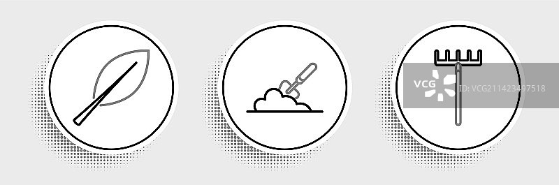 花园耙、树叶、泥铲和铁锹图片素材