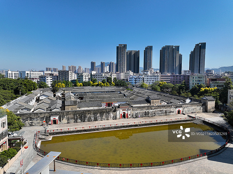 广东省深圳市坪山区坪环社区大万世居客家围屋航拍图片素材
