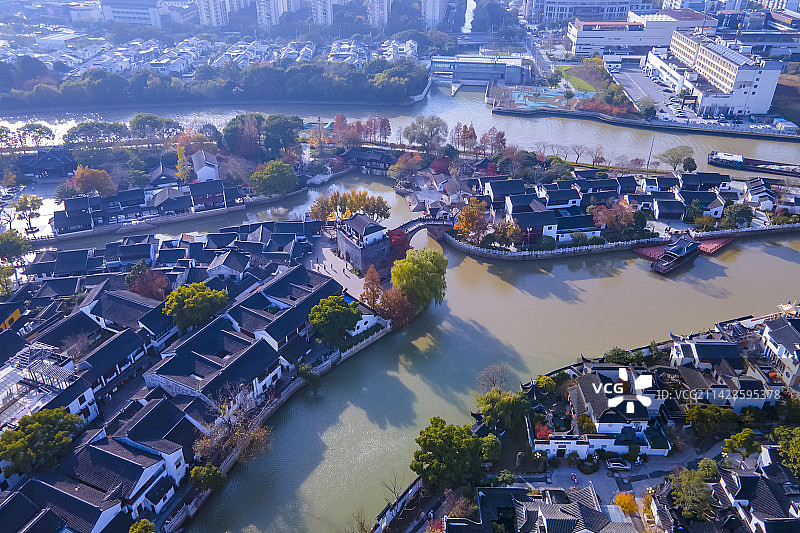 航拍苏州枫桥街区的秋色图片素材