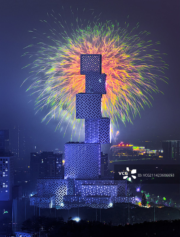 佛山东平新城烟花汇演，坊塔烟花同框图片素材