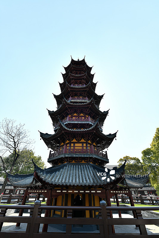 龙华塔仰视图片素材