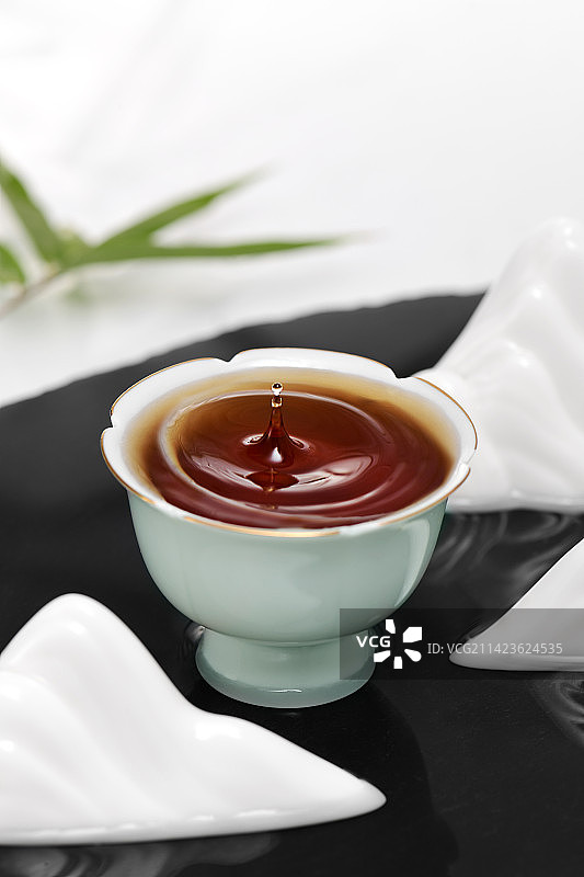 中式传统酒器与黄酒图片素材