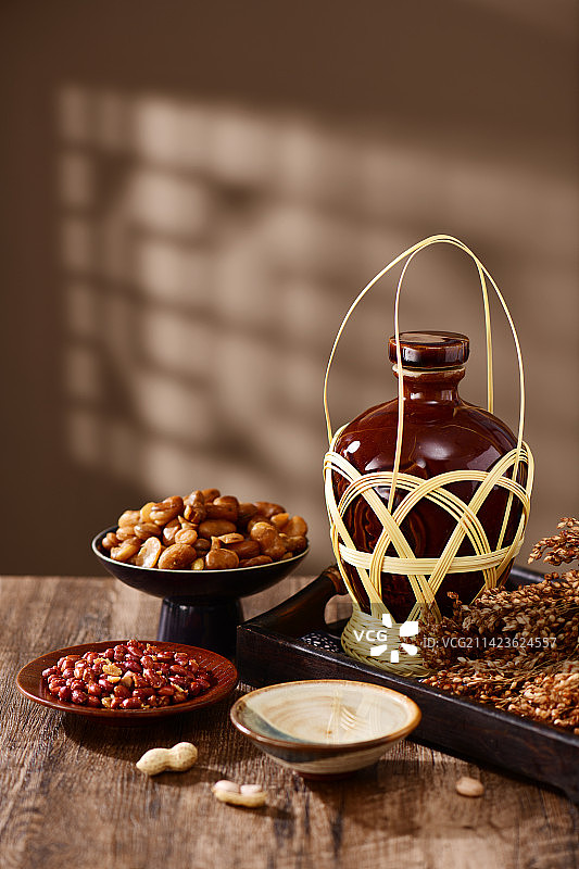 粮食酒及下酒菜图片素材