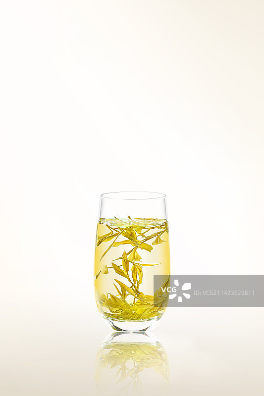安吉白茶黄金芽冲泡图片素材