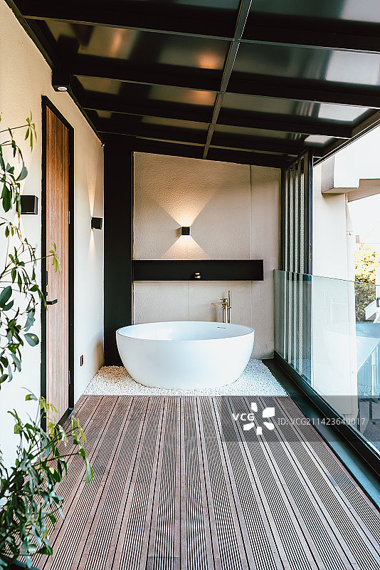 民宿露天浴缸图片素材