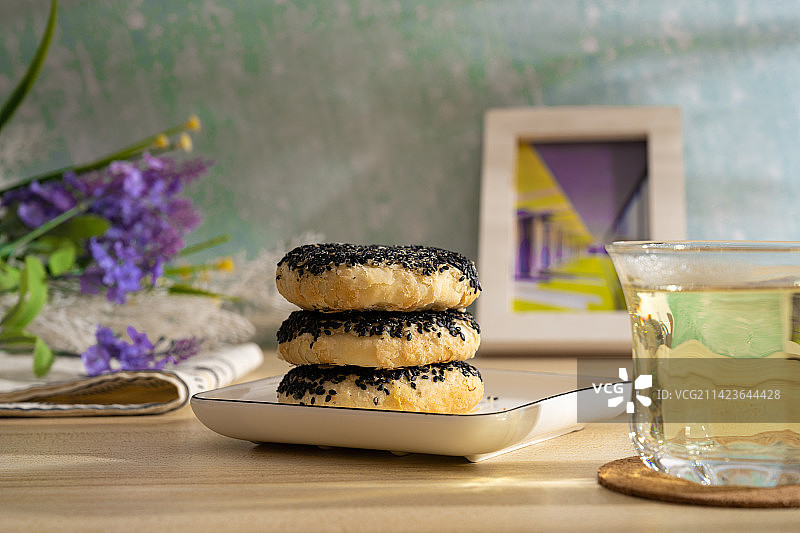 黑芝麻椒盐酥饼图片素材