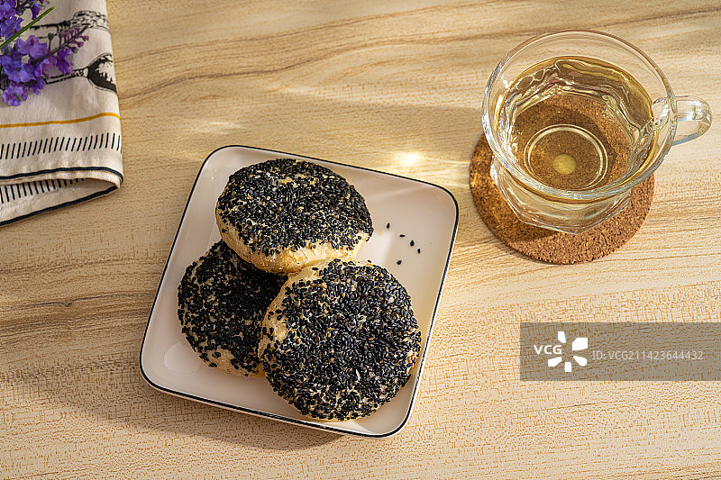 黑芝麻椒盐酥饼图片素材