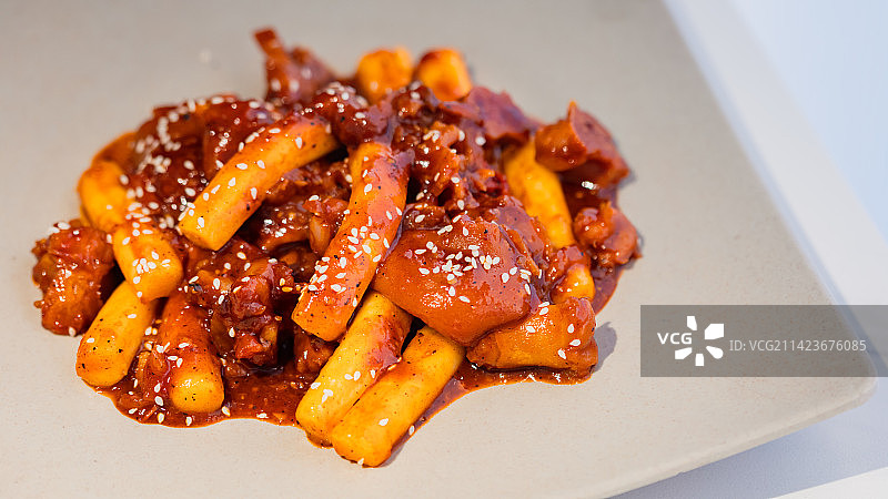 韩式料理店菜品  猪蹄炒辣年糕图片素材