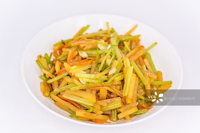 室内棚拍一盘芹菜炒土豆丝图片素材