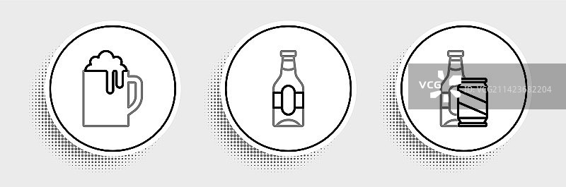 啤酒瓶、啤酒罐和木制啤酒杯图片素材