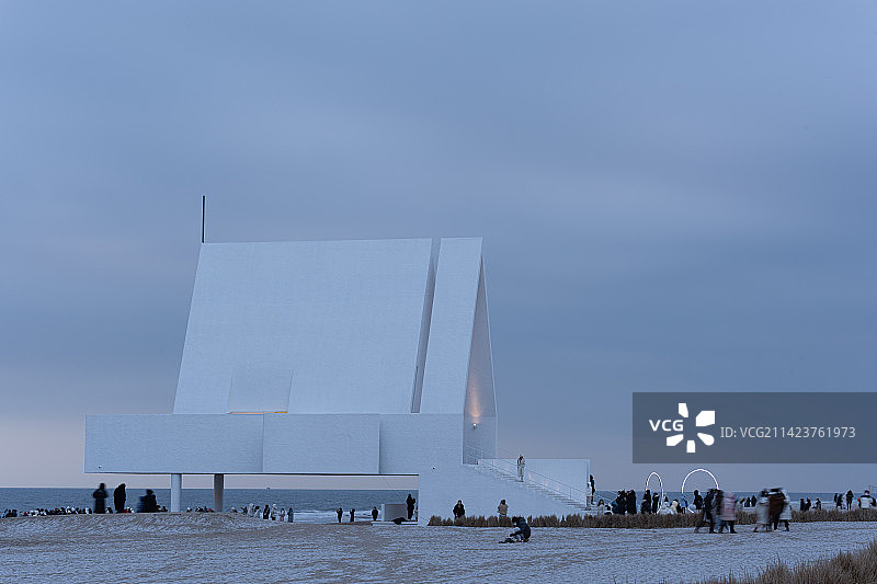 秦皇岛阿那亚礼堂，冬季黎明时分图片素材