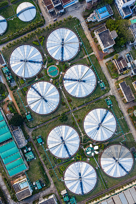 航拍海南海口白沙门污水处理厂 海甸岛海边污水厂 沉淀池 曝气池 污水处理池图片素材