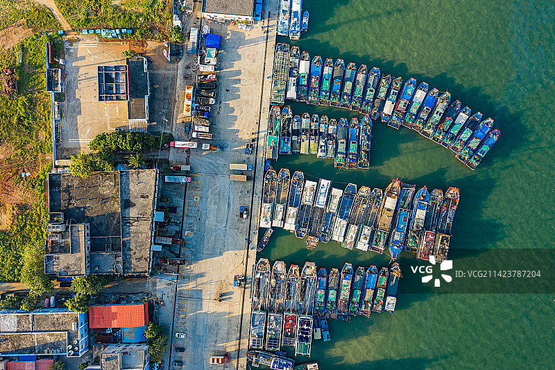 航拍海南省文昌市清澜港环球码头 清澜湾港口老码头 捕捞渔船图片素材