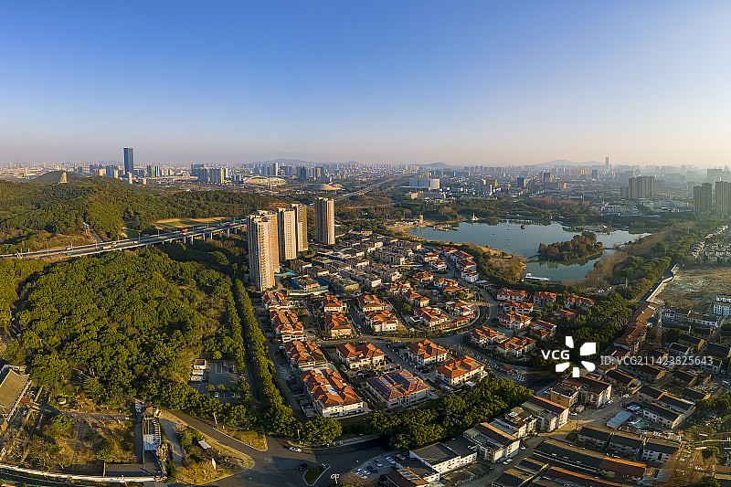 航拍我想说江阴黄山湖公园及附近小区图片素材