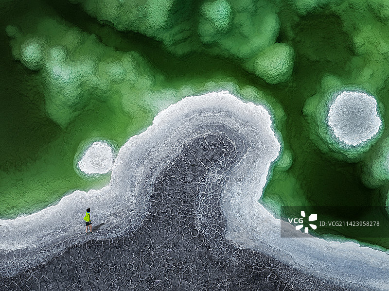 Walking into the unknown走进海西图片素材