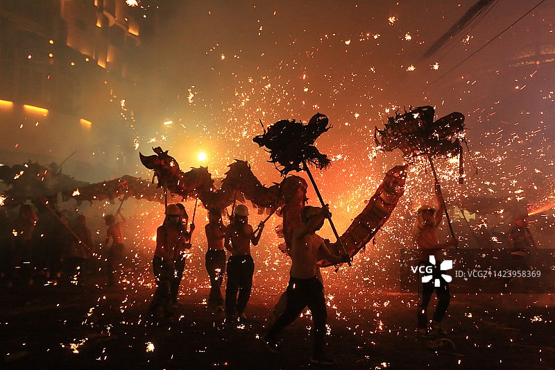 贵州雷山县“舞龙嘘花”闹元宵图片素材