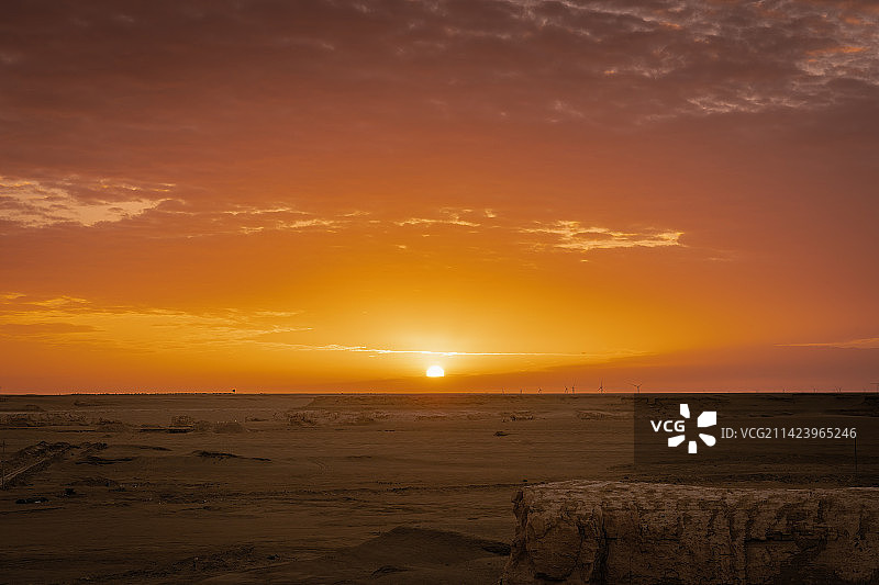 柴达木盆地之日出图片素材