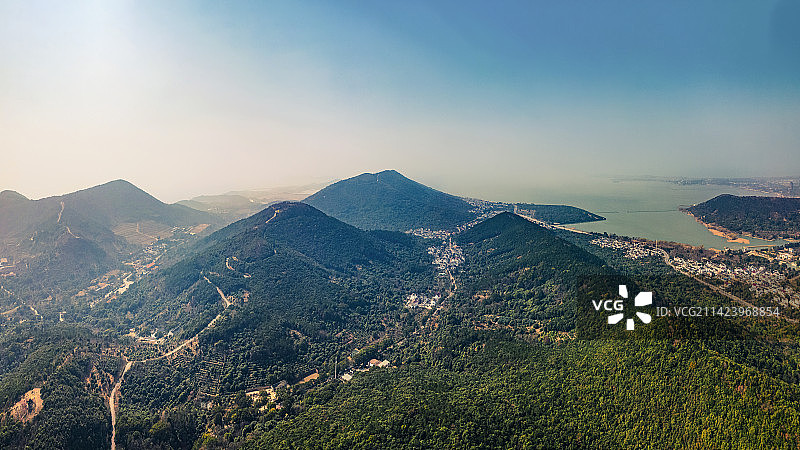 航拍苏州西山岛光福太湖自然风光全景图片素材