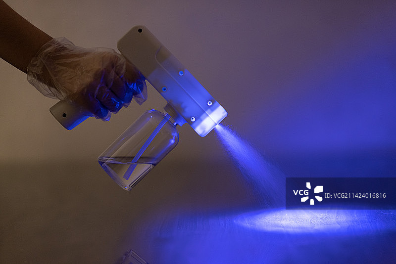 蓝光消毒液喷雾枪图片素材