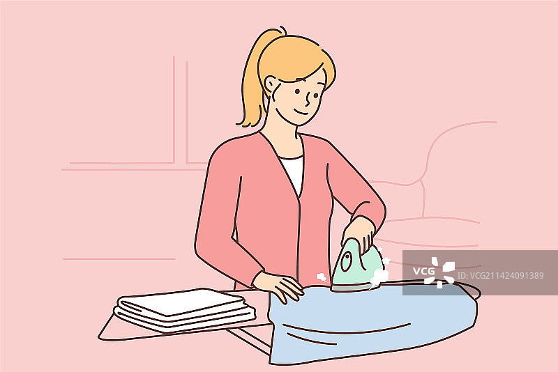 女人在熨衣板上熨烫衣服图片素材