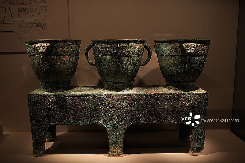 青铜三联甗，“妇好”青铜三联甗，中国国家博物馆图片素材