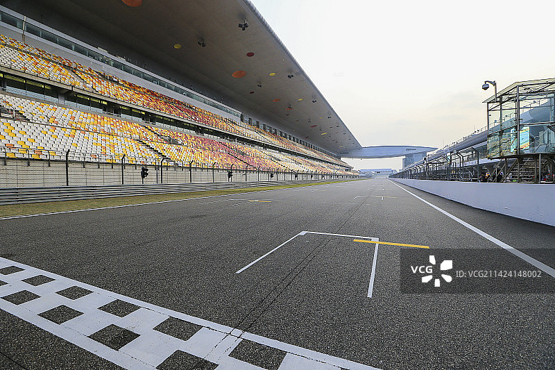 上海嘉定上海国际赛车场F1一级方程式赛道主看台发车区户外场景图片素材