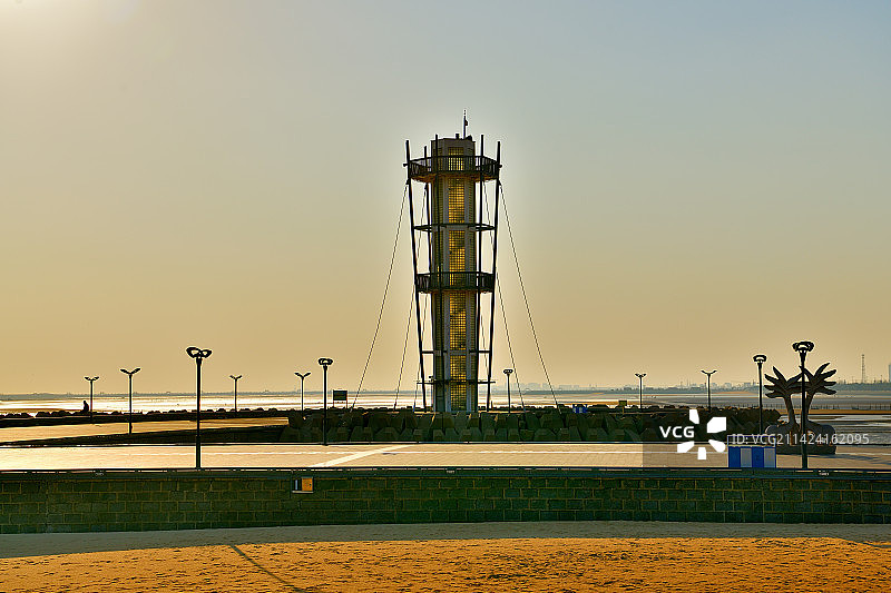 夕照火炬塔（拍摄于山东日照岚山多岛海）图片素材