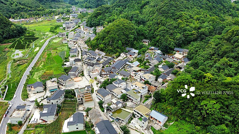 布依族古寨的房屋和树图片素材