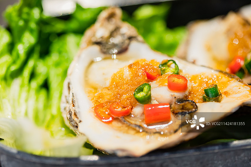 烧烤店美食 碳烤生蚝特写图片素材