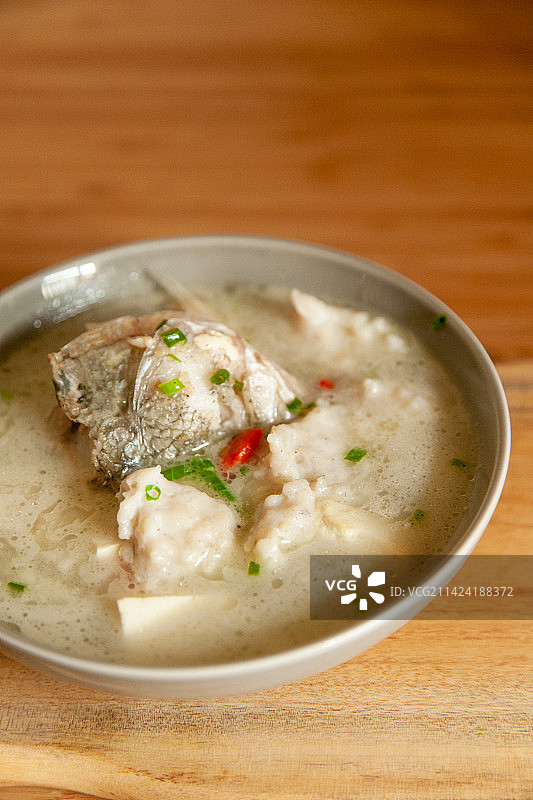 鱼头豆腐汤图片素材