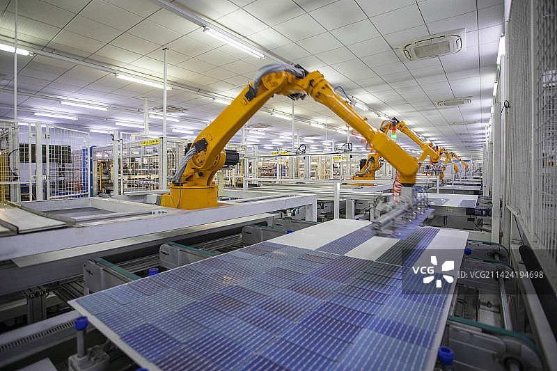 太阳能光伏自动化生产线  智能化生产图片素材