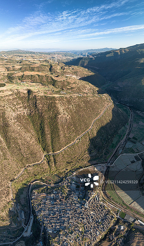 在外普拉村鸟瞰建设中的江底河特大桥图片素材