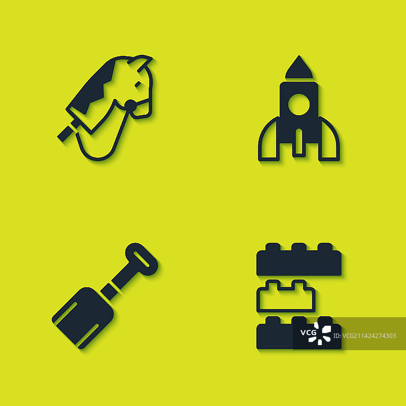 玩具马、积木和铲子图片素材