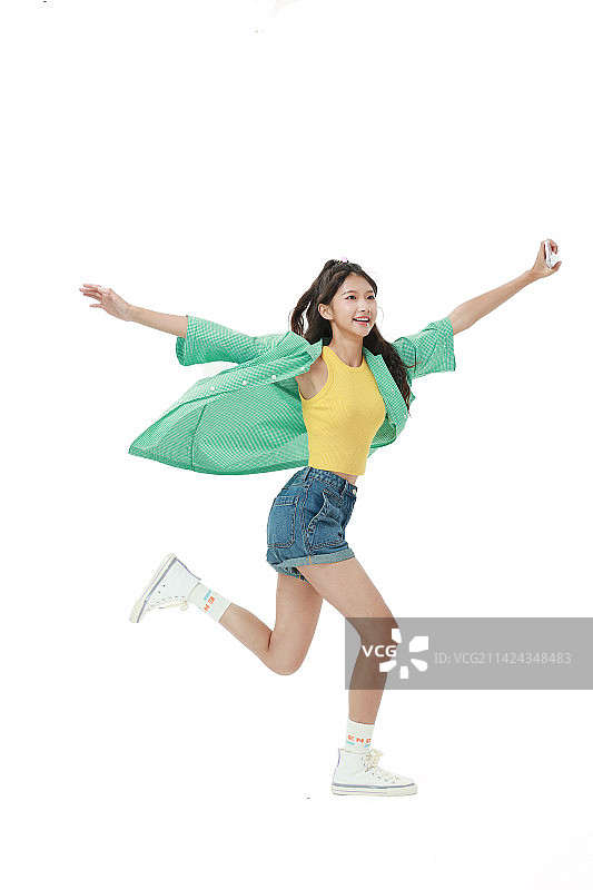 凌空跳跃的美少女图片素材