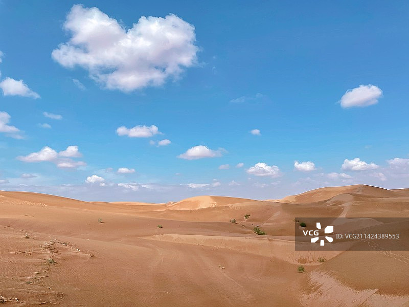 蓝天下的沙漠风光图片素材