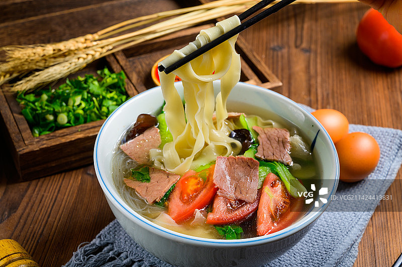 一碗牛肉烩面图片素材