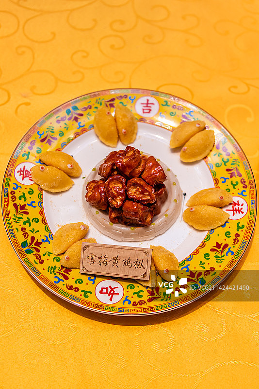 满汉全席之雪梅黄鸡枞图片素材
