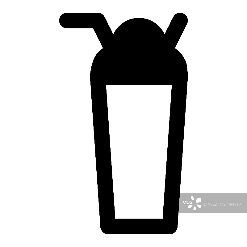 玻璃杯中盛放的冰爽奶昔图片素材