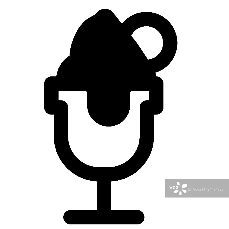 装饰奶昔上滴落的融化冰淇淋图片素材