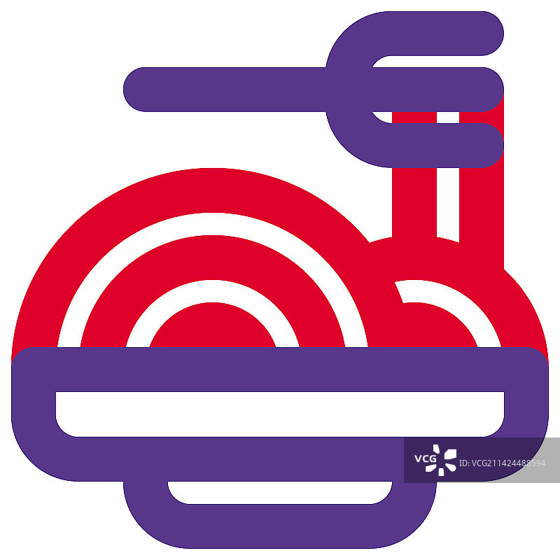 在制面机中准备未经烹饪的意面图片素材