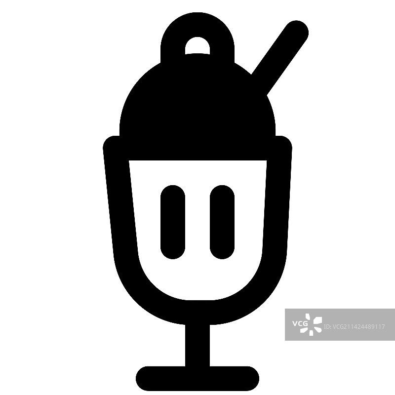 玻璃杯装冷冻圣代与勺子图片素材