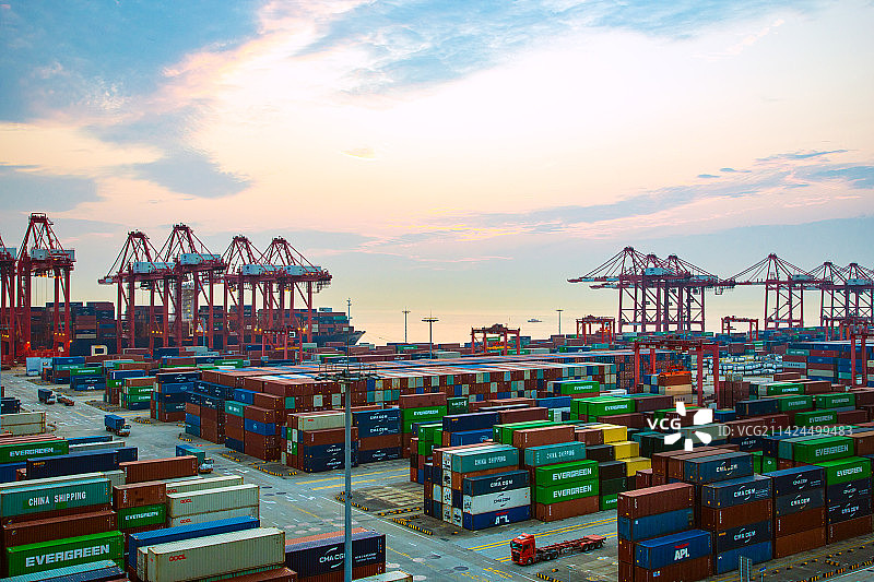 浙江省舟山市洋山深水港-集装箱码头装卸区鸟瞰图图片素材