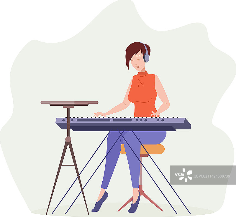 戴着耳机演奏的年轻女音乐人图片素材