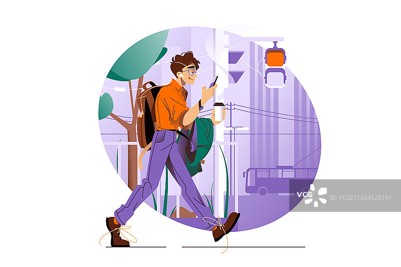 男人在街上边走边看手机图片素材