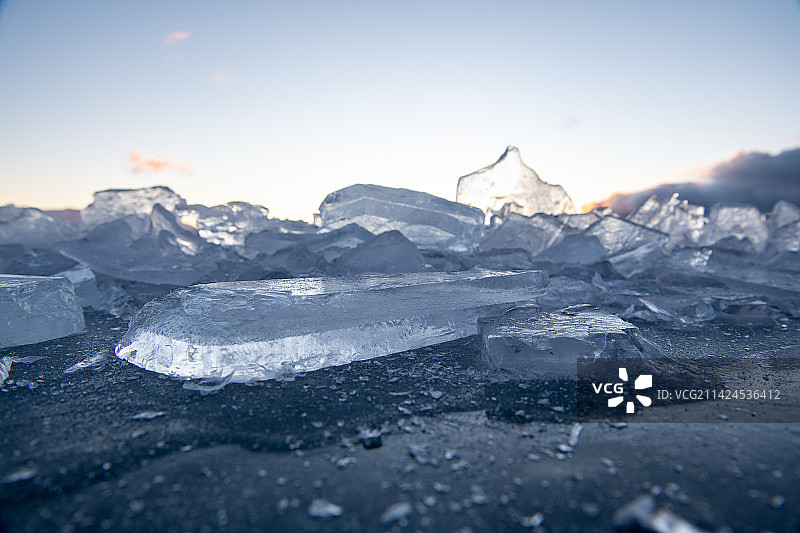 冬季冰封的赛里木湖图片素材