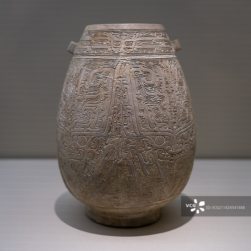 商代白陶刻饕餮纹双系壶（1600-1046BC）图片素材