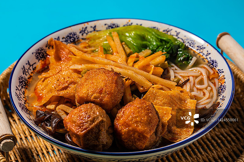 柳州螺蛳粉套餐加豆腐图片素材